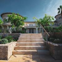 Aménagement extérieur: construction d'un escalier en béton et d'un mur en pierres naturelles - Cannes